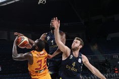 kering.com-全国篮球联赛深圳队莞深德比告捷，东莞对深圳的篮球比赛